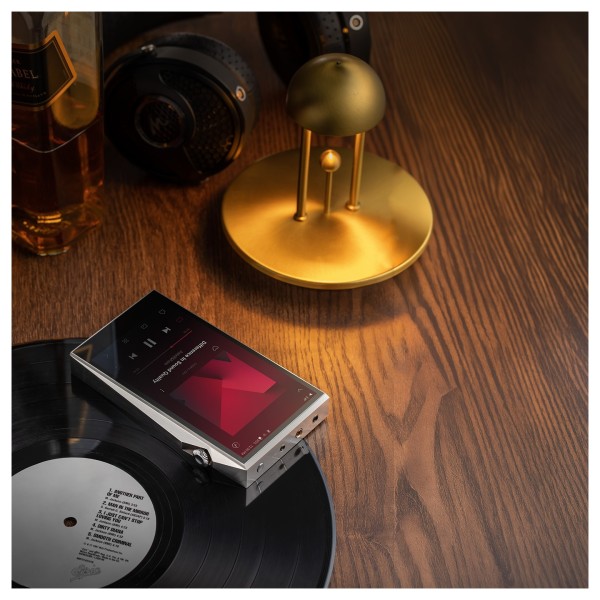 Astell&Kern A&ultima SP3000T, Silver lifestyle 10