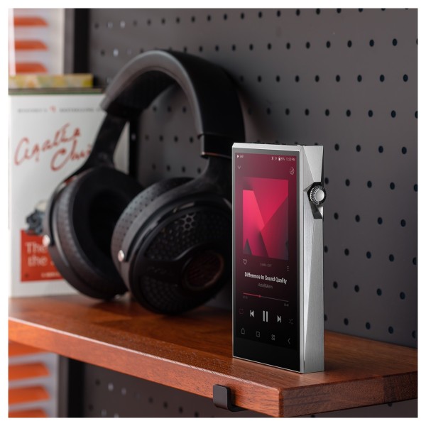 Astell&Kern A&ultima SP3000T, Silver lifestyle 11