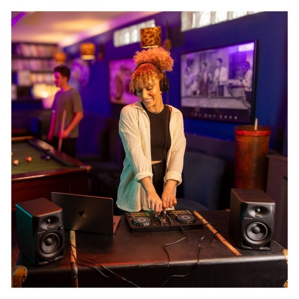 AlphaTheta DDJ-FLX2 2-Channel DJ rekordbox Controller - Lifestyle 4