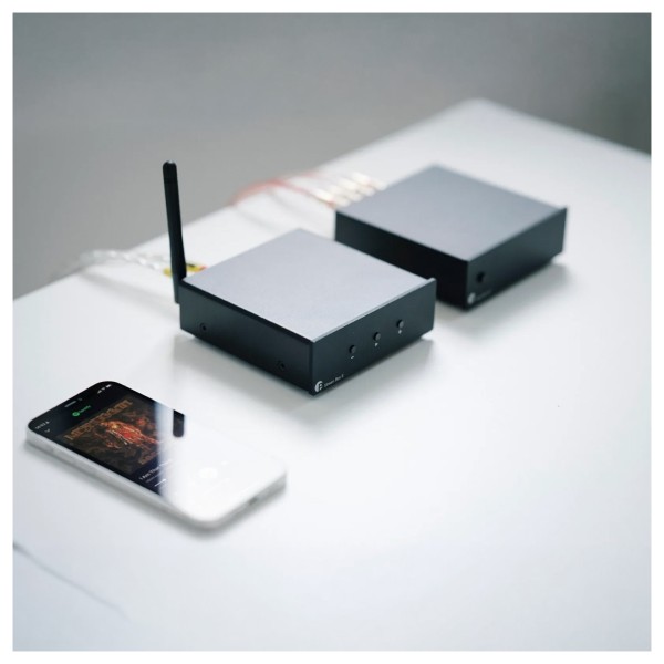 Pro Ject Stream Box E multi-room and feature rich streamer, Silver lfiestlye 3
