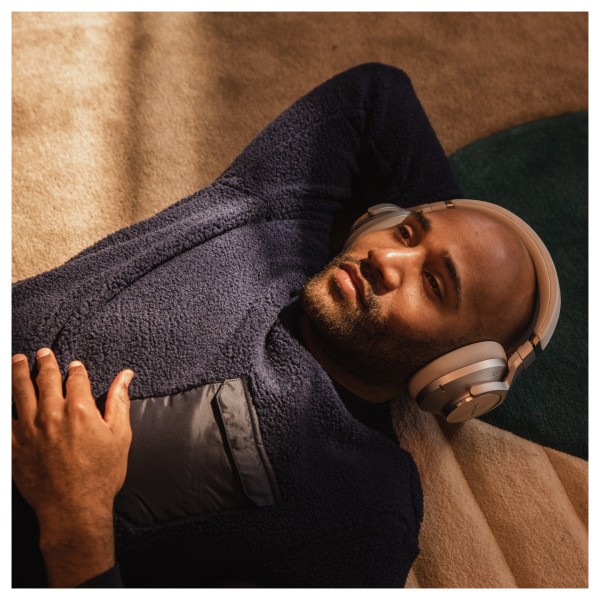 Technics EAH-A800 Wireless Noise Cancelling Headphones, Silver - Lifestyle, living room, comfort