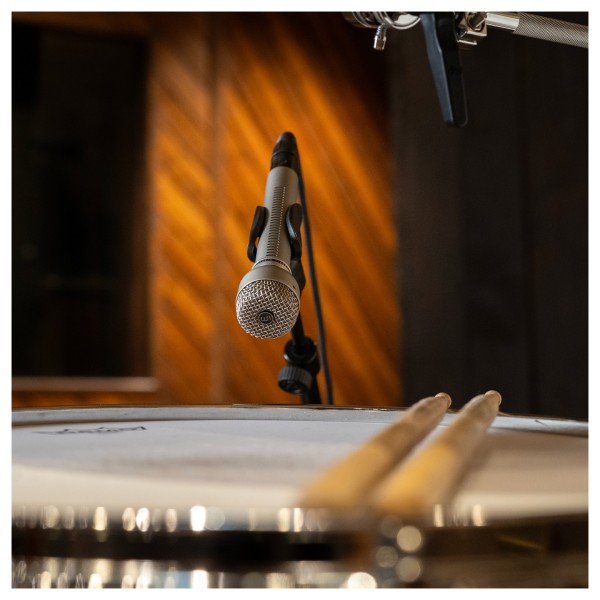 Warm Audio WA-19 Dynamic Studio Microphone, Nickel - Lifestyle 2