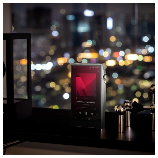 Astell&Kern A&ultima SP3000T, Silver lifestyle 12