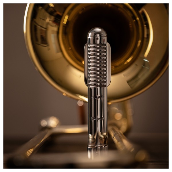 Warm Audio Fen-tone Ribbon Mic - Lifestyle 3