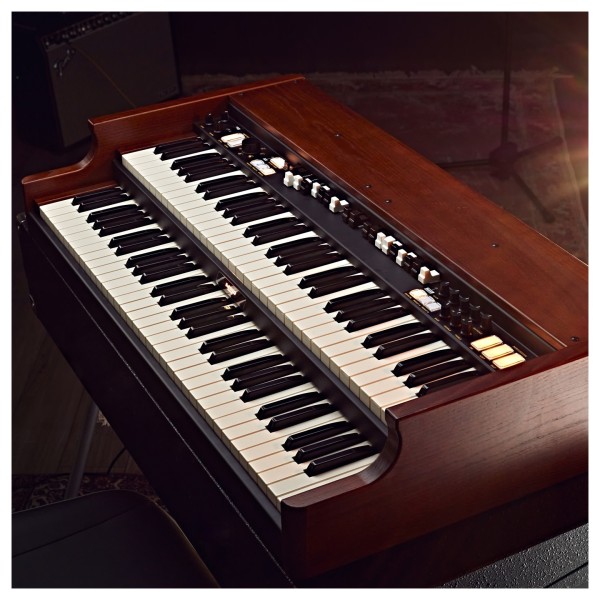 Crumar Mojo Classic Virtual Tonewheel Organ - Lifestyle