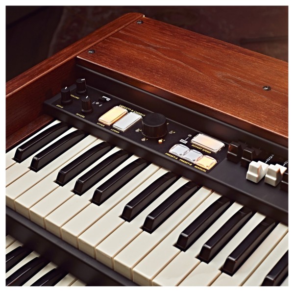 Crumar Mojo Classic Virtual Tonewheel Organ - Lifestyle 3