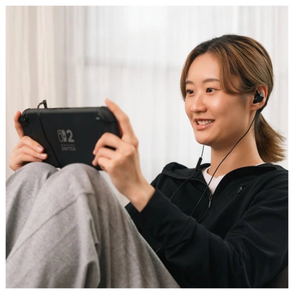 Final Audio VR3000 Recable Gaming In Ear Monitors - Lifestyle