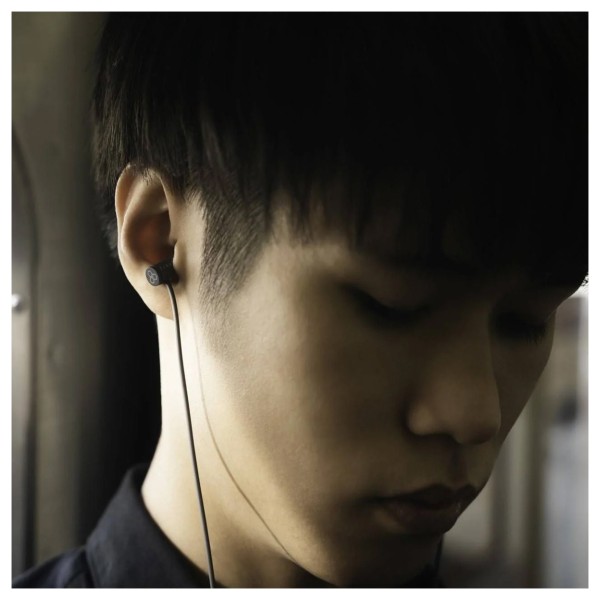Final VR500 Gaming Earphone with Controller & Mic - Lifestyle 3
