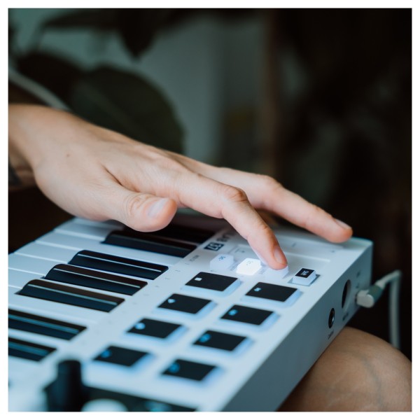 Arturia Minilab 37 MK3, White - Lifestyle 4