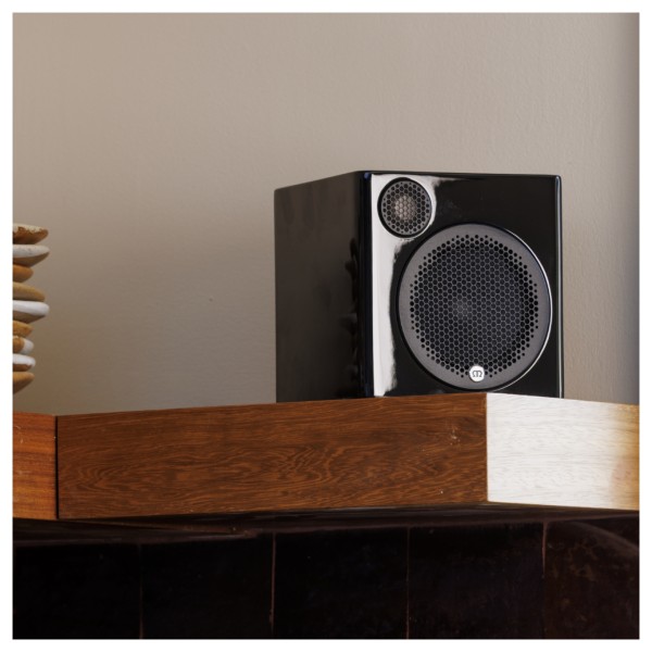 Monitor Audio Radius 4G One Satin White lifestyle 2 