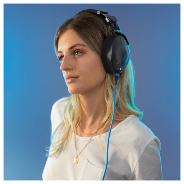 Rode NTH 1.2m Headphone Cable, Blue - Lifestyle