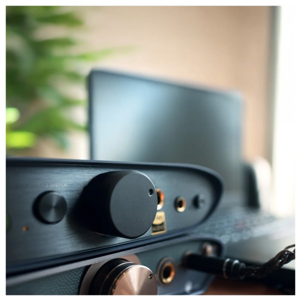 iFi ZEN Air DAC 2 USB DAC & Headphone Amp - lifestyle 