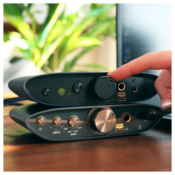 iFi ZEN Air DAC 2 USB DAC & Headphone Amp - lifestyle 2 
