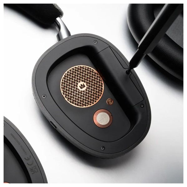 Noble FoKus Artemis Triple-Hybrid Driver Wireless Headphone - remove