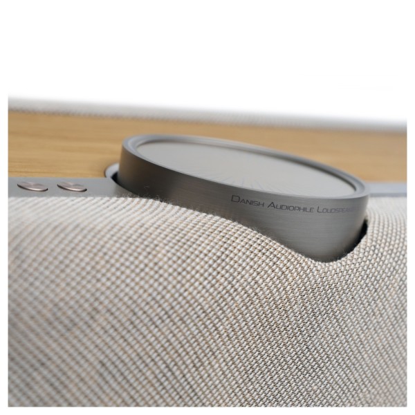 DALI VEGA All-In-One Streaming System, Light Oak dial 