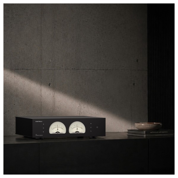 EverSolo T10 Streaming Transport, Black- lifestyle 