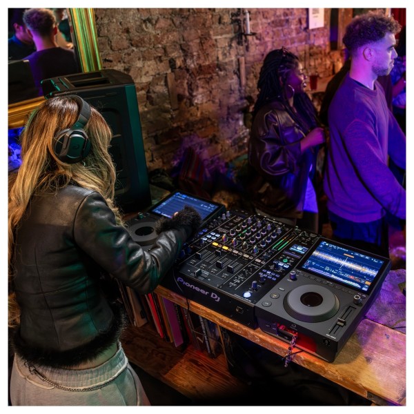 AlphaTheta CDJ-1500X DJ Multi Player - Lifestyle