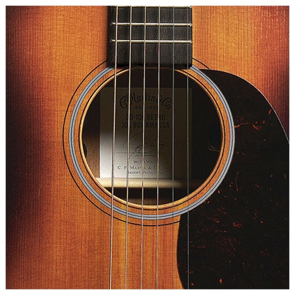 Martin 00-10EJB Joe Bonamassa Signature, 1937 JB Sunburst - soundhole