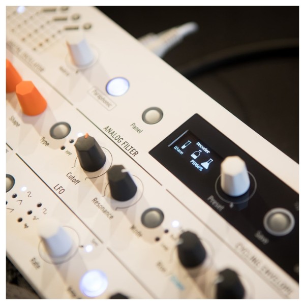 Arturia MicroFreak Vocoder Edition - Lifestyle 3