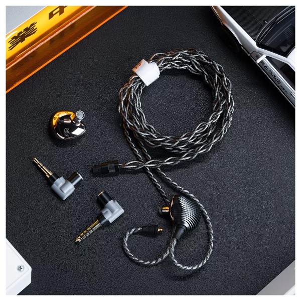 Shanling ME600 IEMs, Black - Lifestyle