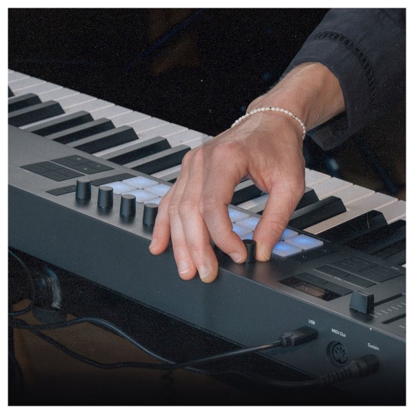 Novation Launchkey MK4 88 - Lifestyle