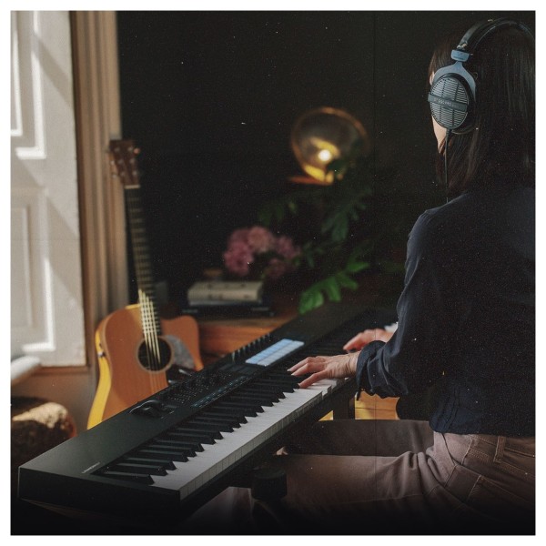 Novation Launchkey MK4 88 - Lifestyle 2
