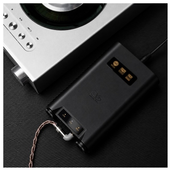 Shanling H7 Flagship AKM DAC Headphone Amplifier, Black - Lifestyle