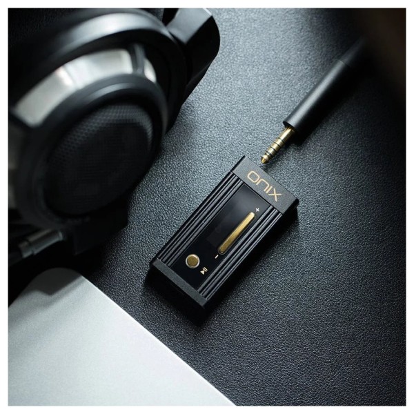 Shanling Onix XI1 High-End Dongle DAC - Lifestyle 2