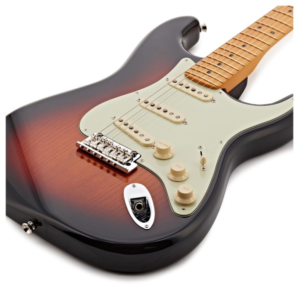 Fender Limited Edition American Pro II Stratocaster V MN, 3-Tone Sunburst - body