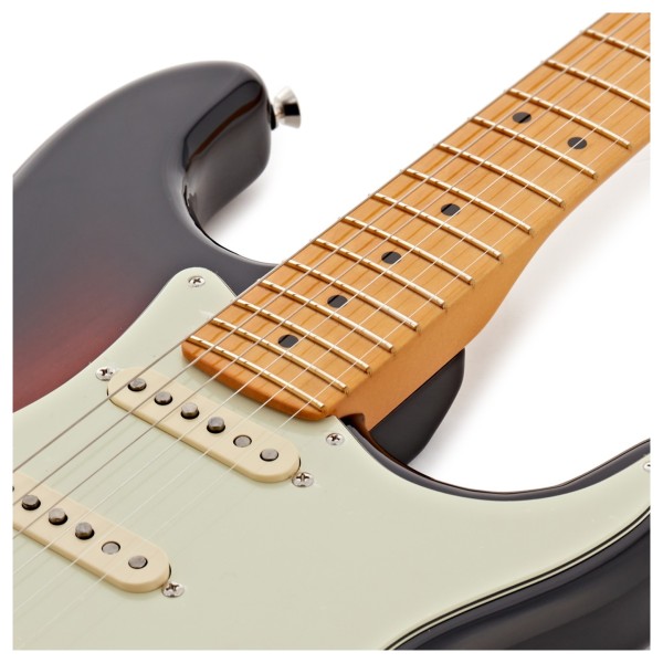 Fender Limited Edition American Pro II Stratocaster V MN, 3-Tone Sunburst - upper frets