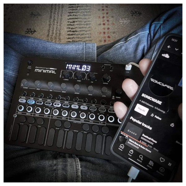 Sonicware Deconstruct Minimal Synthesizer - Lifestyle 2