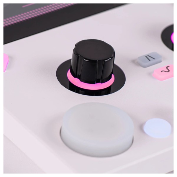 First Love FM Synthesizer, White - Detail