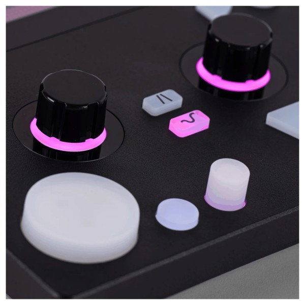 First Love FM Synthesizer, Pink - Detail