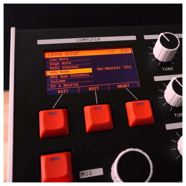 Melbourne Instruments Nina Analog Polysynth - Detail