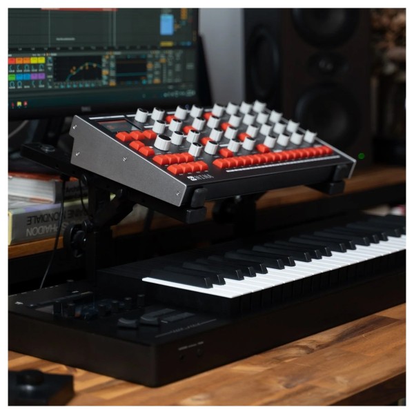 Melbourne Instruments Nina Analog Polysynth - Lifestyle