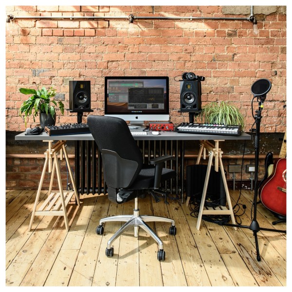Focusrite Clarett+ 4Pre - Lifestyle