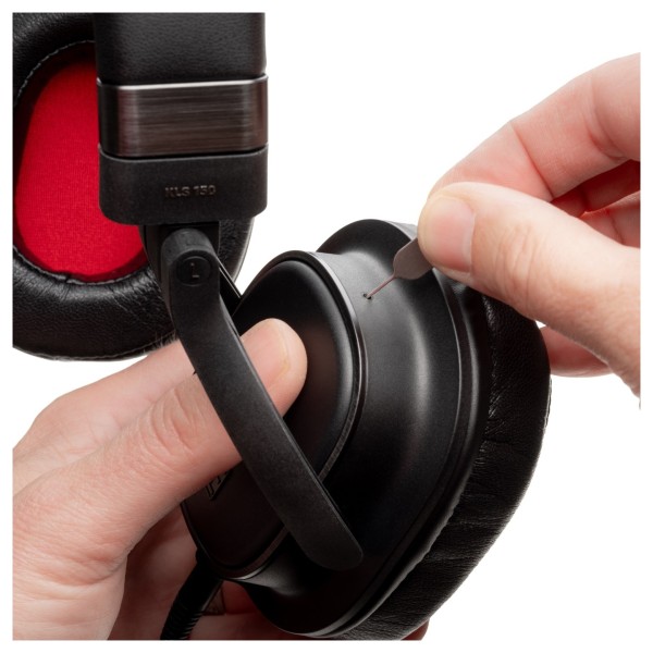 sE Electronics KLS 150 Headphones -  ejector tool in use 