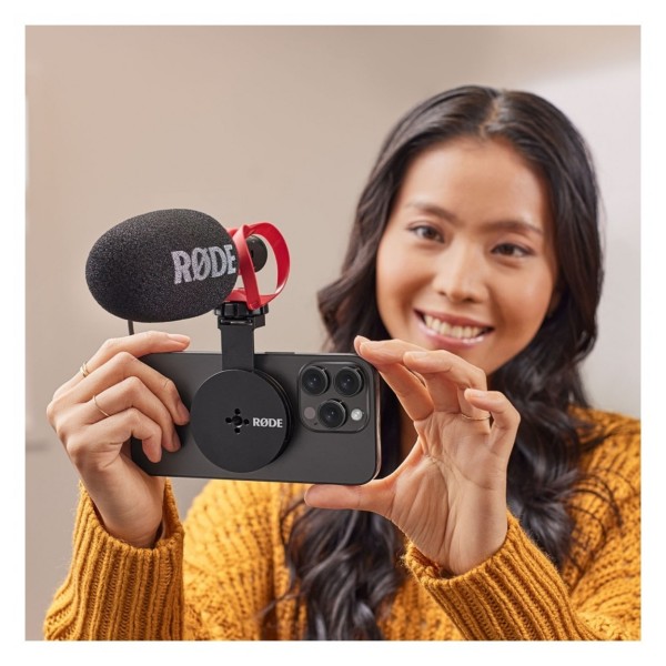 Rode VideoMic GO II with Rode Magnetic Mount for MagSafe Phones - Lifestyle