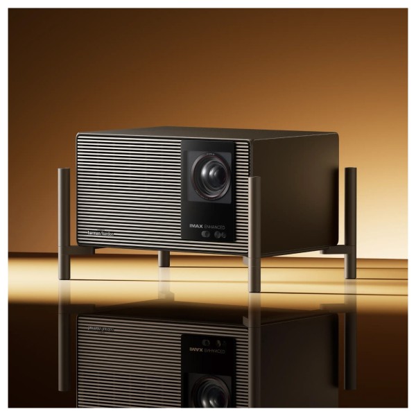 Xgimi TITAN Noir Pro Projector -lifestyle 1 