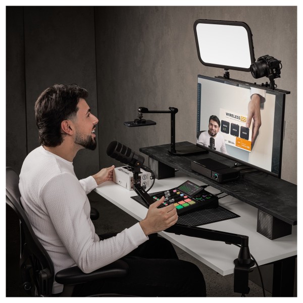 Rode LPA1 Low Profile Studio Arm - Lifestyle 3
