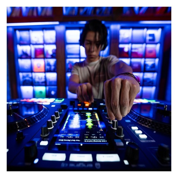 Rane SYSTEM ONE Standalone Motorised DJ System - Lifestyle