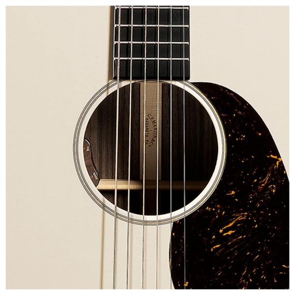 Martin J-16E, Cream - soundhole