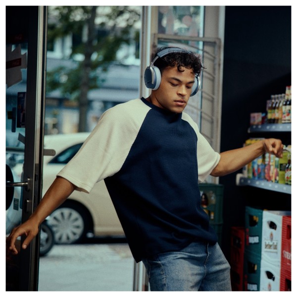 Beyerdynamic Aventho Y Wireless Over-Ear Headphones with ANC, Blue Fusion - Lifestyle 2