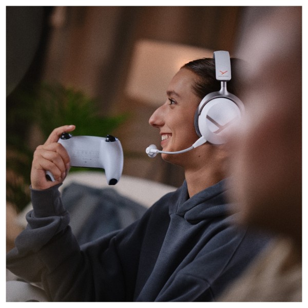 Beyerdynamic MMX 100 Wireless Closed-Back Gaming Headset, Arctic White - Lifestyle 3