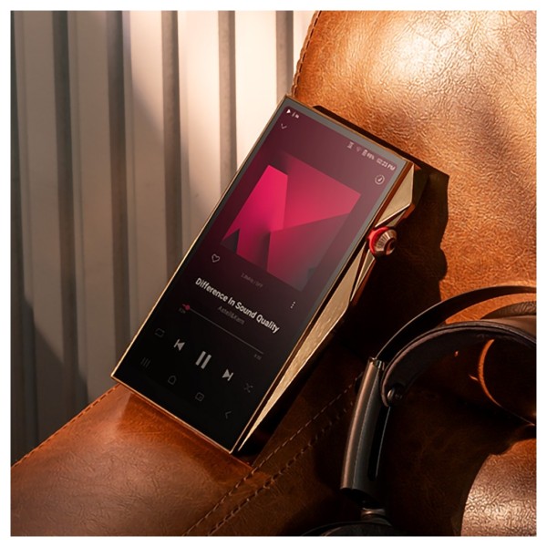Astell&Kern SP4000T A&ultima Hi-Res Music Player, Copper - lifestyle 2