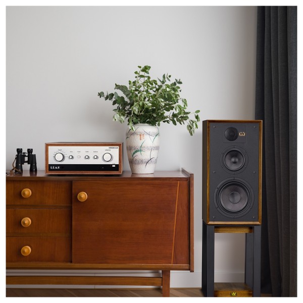 LEAK TruStream Music Streamer, Walnut - lifestyle 2