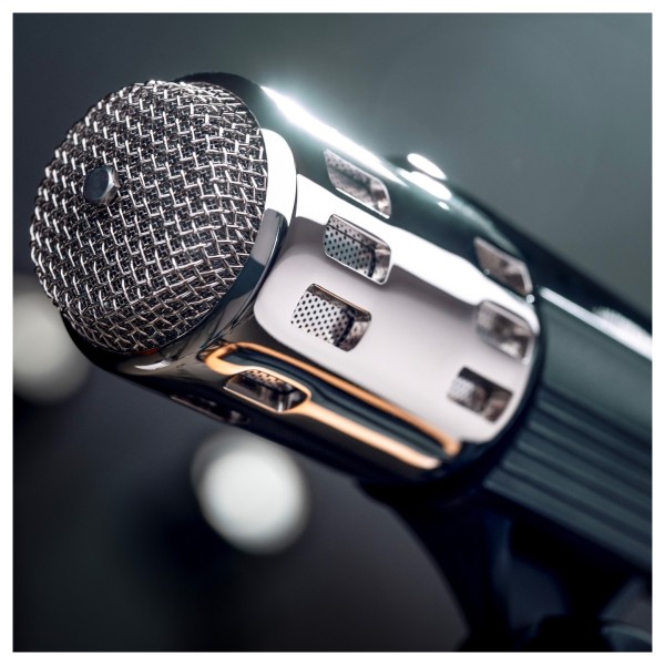 Warm Audio Retro 64, Chrome - Lifestyle 2