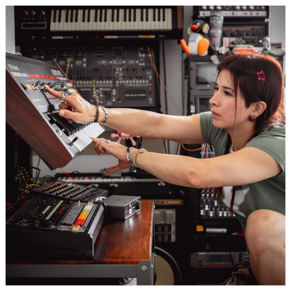 Universal Audio Volt 2 Gen 2 Audio Interface - Lifestyle 4