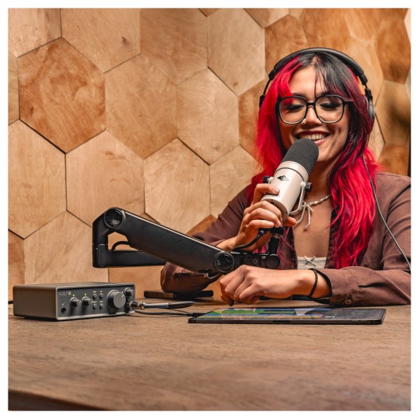 Universal Audio Volt 4P MAX Audio Interface - Lifestyle 2