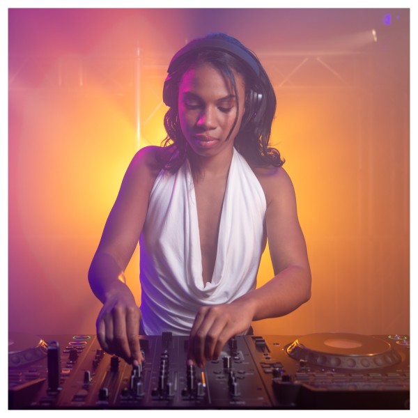 AlphaTheta HDJ-F9 Wireless DJ Headphones - Lifestyle 2